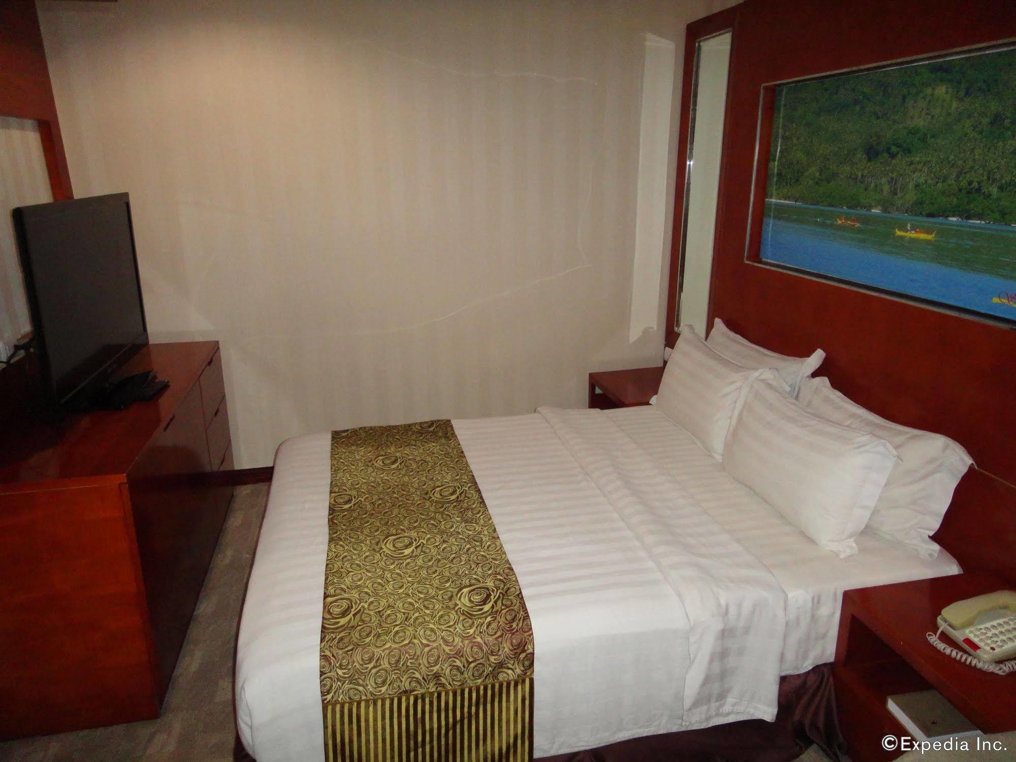 โรงแรมซันไลท์เกส Puerto Princesa ภายนอก รูปภาพ